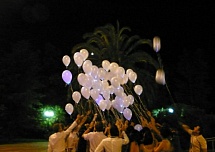 Фейерверк светящихся шаров